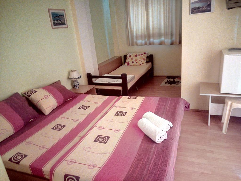 Lile Pestani Accommodation Εξωτερικό φωτογραφία